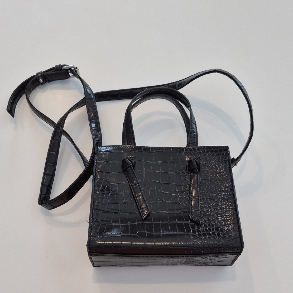 Foever 21 Elegant Black Crocodile-Embossed Women's Bag MINI